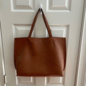 Leather Tote with magnetic closure